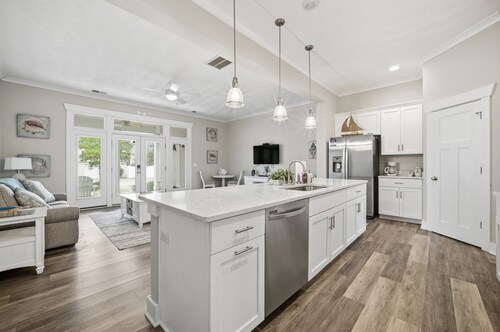 Upscale 4BR ViBe Home – Perfect for Guests with Small Dogs