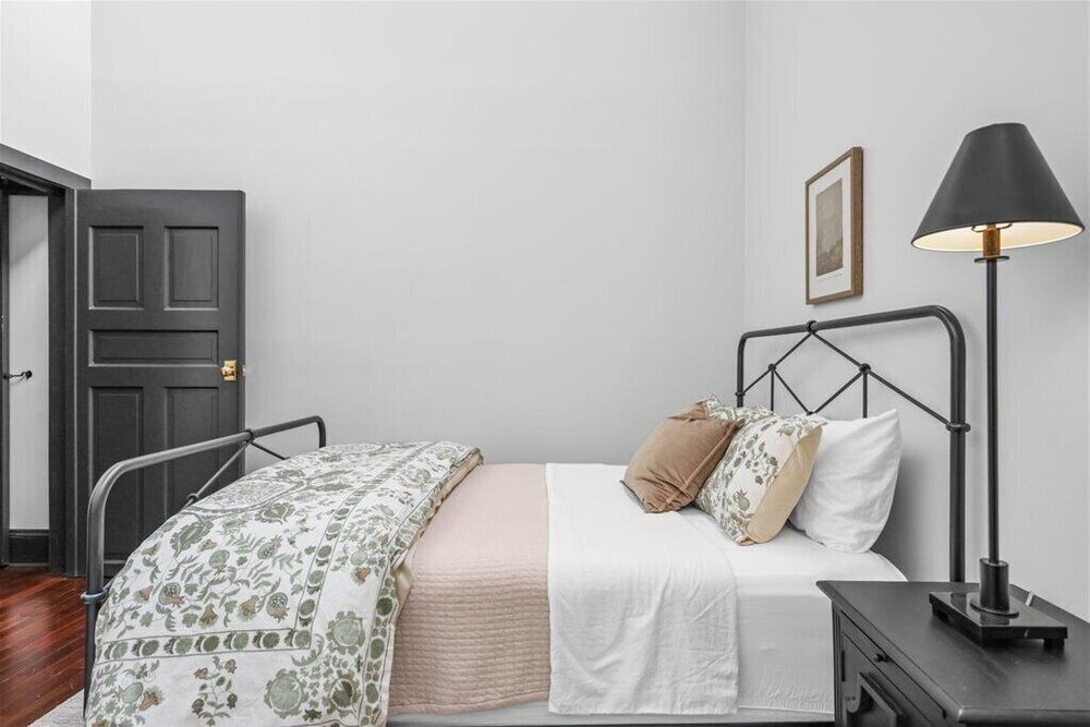 Curated visual reference: Fresh Look at Luxury Penthouse Loft With Parking In Old City Knoxville