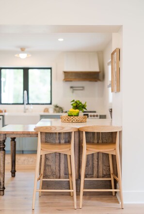 Mikroaaltouuni, uuni, liesi, astianpesukone