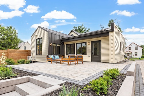Comfortable, bright and central farmhouse in historic Perth.
