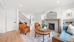 TV, fireplace - Comfortable, bright and central farmhouse in historic Perth. (Perth)
