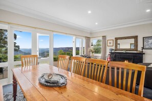 Interior - Khandala Cottage - New out door spa installed with the best view (Katoomba)