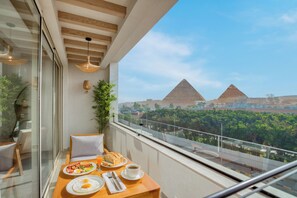 Free daily continental breakfast  - ONE GATE Pyramids View INN (Giza)