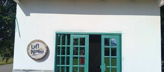 Loft Nimbus — Refugio Mágico con Terraza y Árbol Gigante