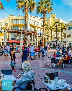 Outdoor dining - Qawra Seaside Birch Leaf (San Pawl il-Baħar)