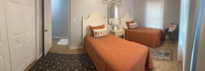 2 bedrooms, iron/ironing board, WiFi, bed sheets - Welcome Snowbirds!! Ground-level, 2 bedroom/1 bath townhome close to the beach! (Port St. Joe)