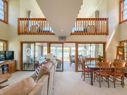 Waterfront Home w/ Views from Every Room – Wake Up to Bay Sunrises! Pet Friendly