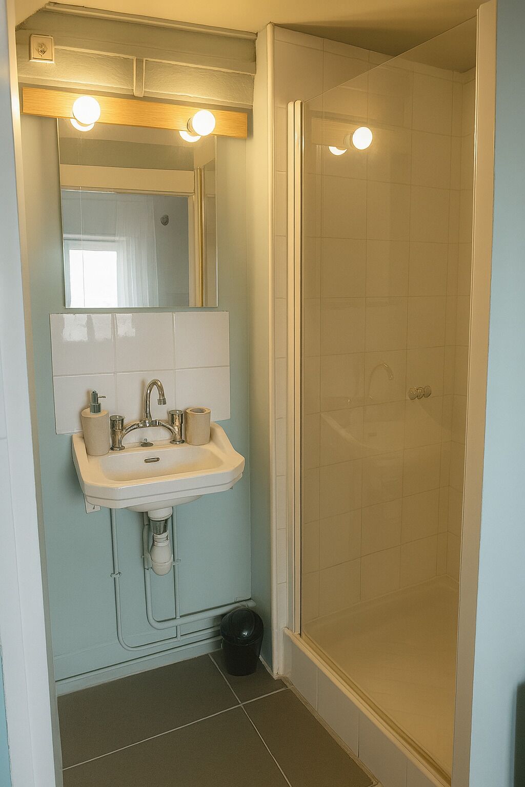 Hårtørrer, håndklæder, Sæbe, Toiletpapir