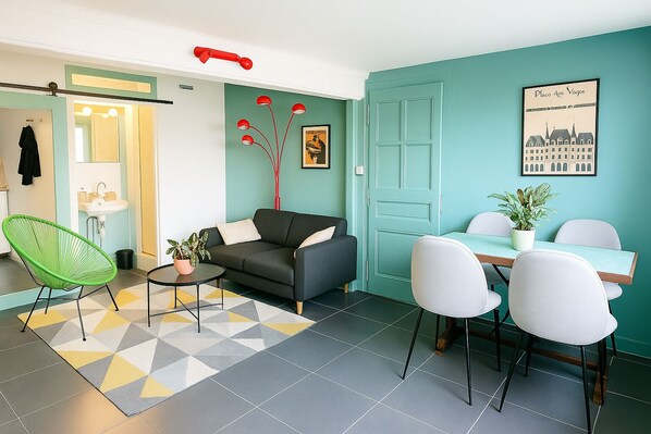 Living area - Bright, quiet 2-room apartment a stone's throw from Vieux Lyon (LYON)