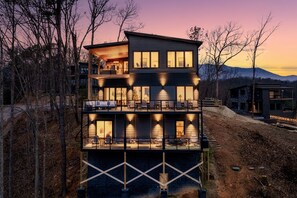 Exterior - Sauna~Pool~Views~Putt Putt~Outdoor Lounge~Theatre (Sevierville)