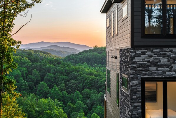 Exterior - Outdoor Lounge~Sauna~Pool~Views~Putt Putt~Theatre (Sevierville)