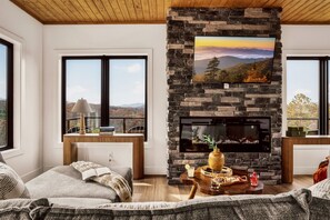 Smart TV, fireplace - Outdoor Lounge~Sauna~Pool~Views~Putt Putt~Theatre (Sevierville)