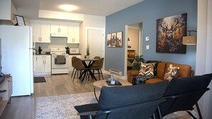 A modern living room with a sofa, chairs, and a dining area with a table and chairs. - Stay at Silver Mountain Drive (Nanaimo)
