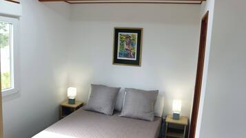 Nhà liên kế tiện nghi đơn giản, quang cảnh vườn | Bàn ủi/dụng cụ ủi quần áo, truy cập Internet không dây miễn phí