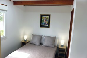 Nhà liên kế tiện nghi đơn giản, quang cảnh vườn | Bàn ủi/dụng cụ ủi quần áo, truy cập Internet không dây miễn phí 