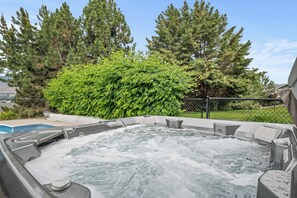 مغطس سبا خارجي