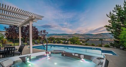 Huge property, stunning view, pool/hot tub, game room & more!