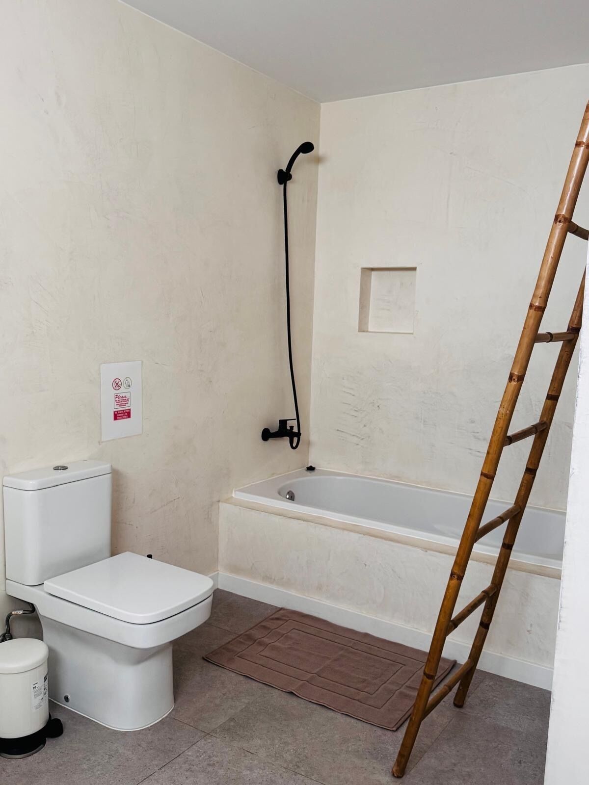 A bathroom with a toilet, a shower, and a bathtub.
