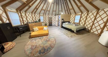 Peaceful Off-Grid Yurt Farm Stay with Modern Comforts - Optional Farm Breakfast