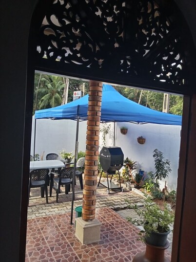 Spacious Family Holiday home Near The Airport, pet friendly Aussie Holiday Home