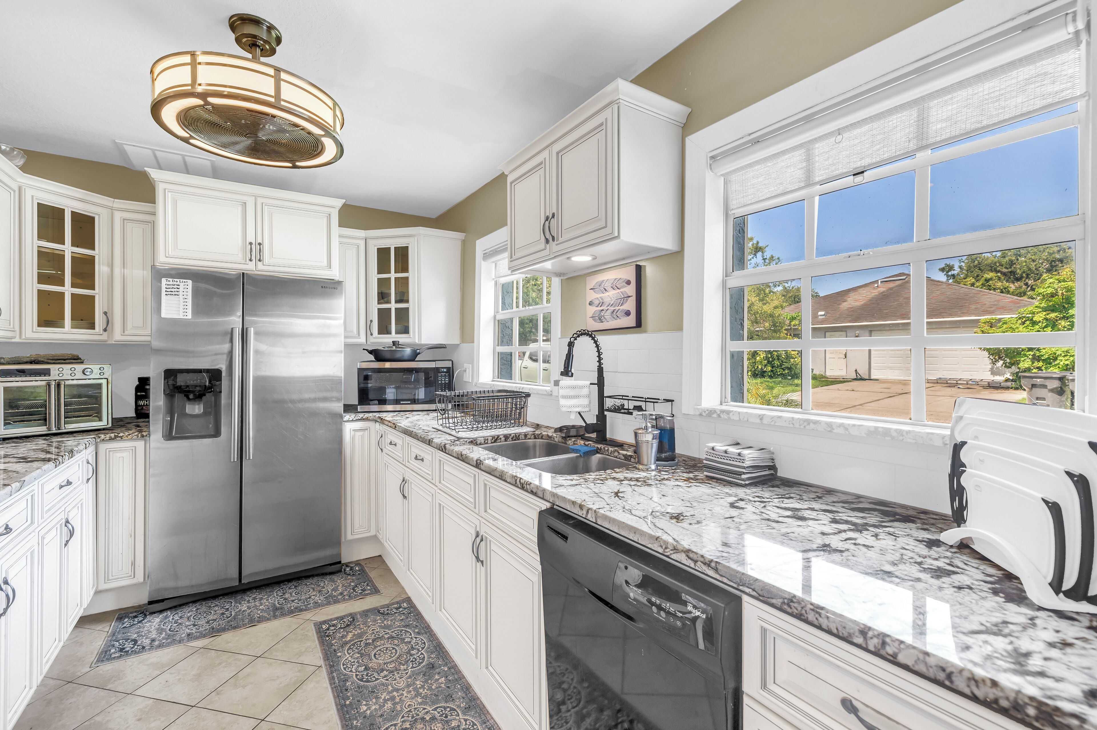 雪櫃、微波爐、焗爐、爐具