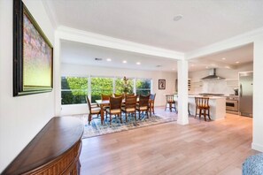 Dining - New Listing discount Book Now Waterfront Escape• 3BR • Hot Tub • Gourmet Kitchen (Marco Island)