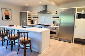 Fridge, microwave, oven, stovetop - New Listing discount Book Now Waterfront Escape• 3BR • Hot Tub • Gourmet Kitchen (Marco Island)