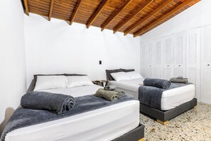 4 bedrooms, iron/ironing board, WiFi, bed sheets