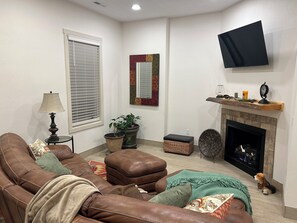 Smart TV, fireplace