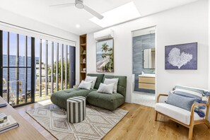 TV, books - Grandview Luxe Barwon Heads; sleeping 6, Central, Brand New, Beaches, Golf, Central (Barwon Heads)