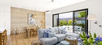 Grandview Luxe Barwon Heads; sleeping 6, Central, Brand New, Beaches, Golf, Central
