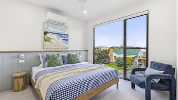 3 bedrooms, desk, iron/ironing board, WiFi