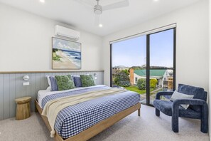 3 bedrooms, desk, iron/ironing board, WiFi - Grandview Luxe Barwon Heads; sleeping 6, Central, Brand New, Beaches, Golf, Central (Barwon Heads)