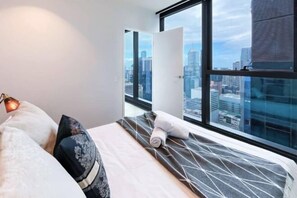 Room - LV42 High-rise condo CBD panoramic city view (Melbourne)