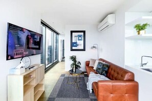 Room - LV42 High-rise condo CBD panoramic city view (Melbourne)