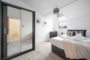 4 bedrooms, desk, iron/ironing board, free WiFi