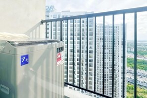 A balcony with a view of high-rise buildings. - ABHome [Flora Suite] Midas Seri Alam #Mall #JB (Plentong)