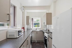 Fridge, microwave, oven, stovetop - 2 bed Home with Free Parking (Walsall)
