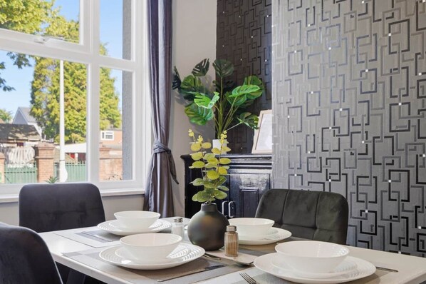 Dining - 2 bed Home with Free Parking (Walsall)