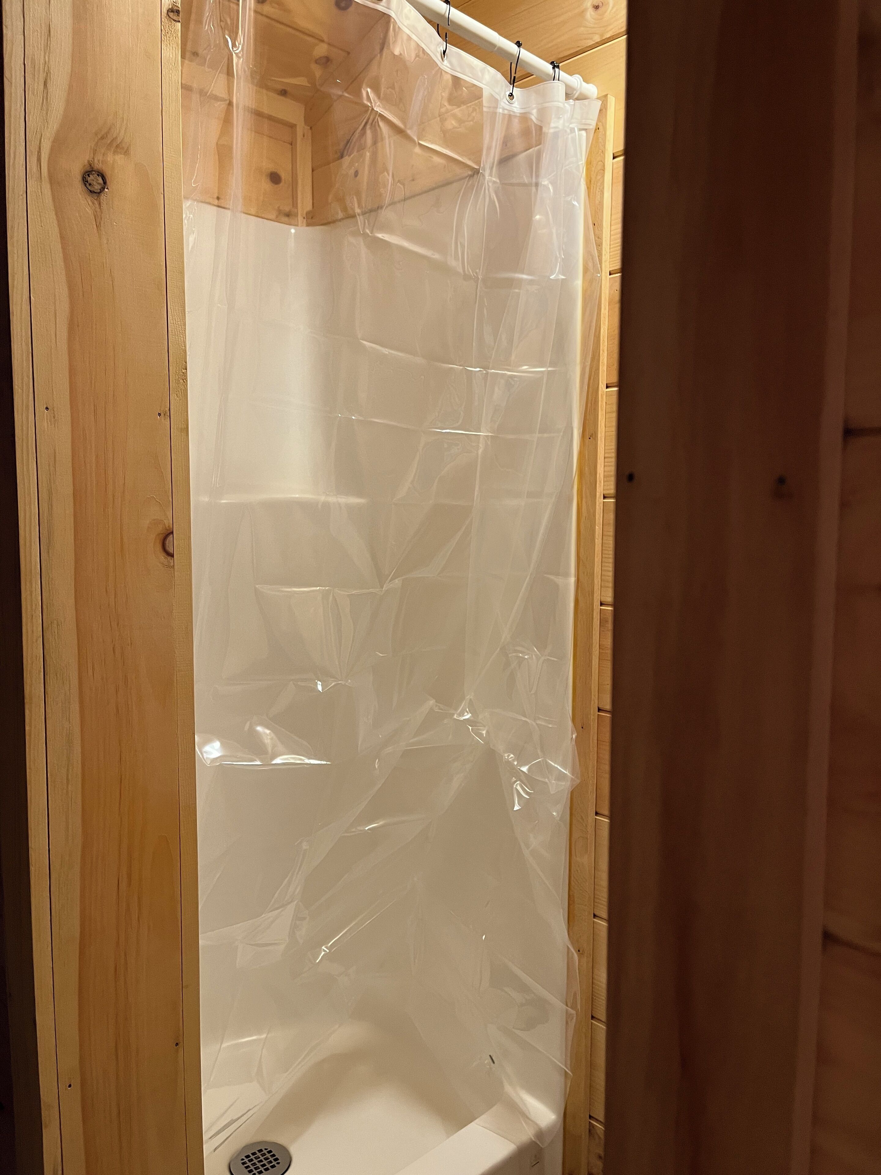 Hårføner, håndklær, såpe og toalettpapir