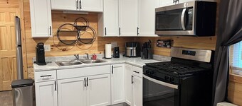 Unit#8 Wonderful 1-bedroom cabin with AC in charming Brushton NY