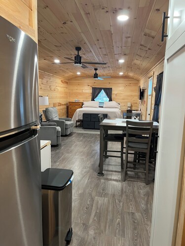 Unit#8 Wonderful 1-bedroom cabin with AC in charming Brushton NY