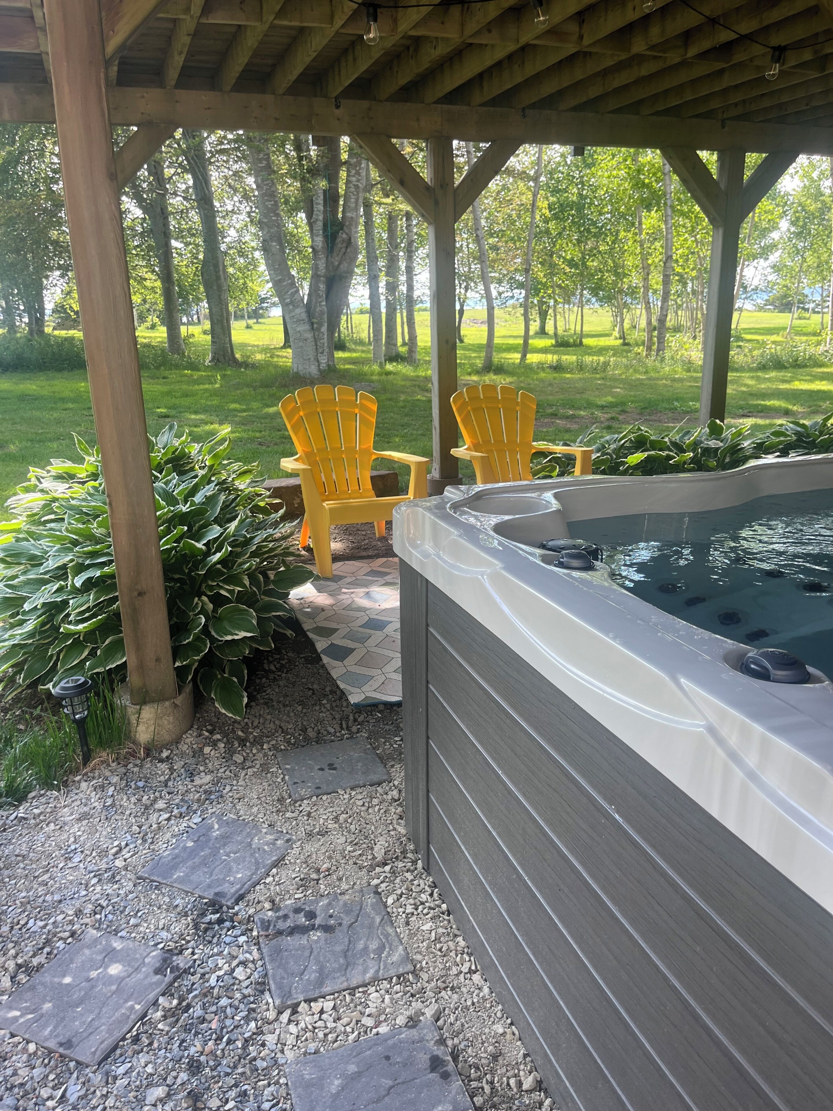 Outdoor spa tub