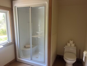 Doccia, asciugacapelli, asciugamani, sapone