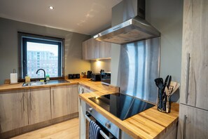 Mikrowelle, Ofen, Herdplatte, Geschirrspüler