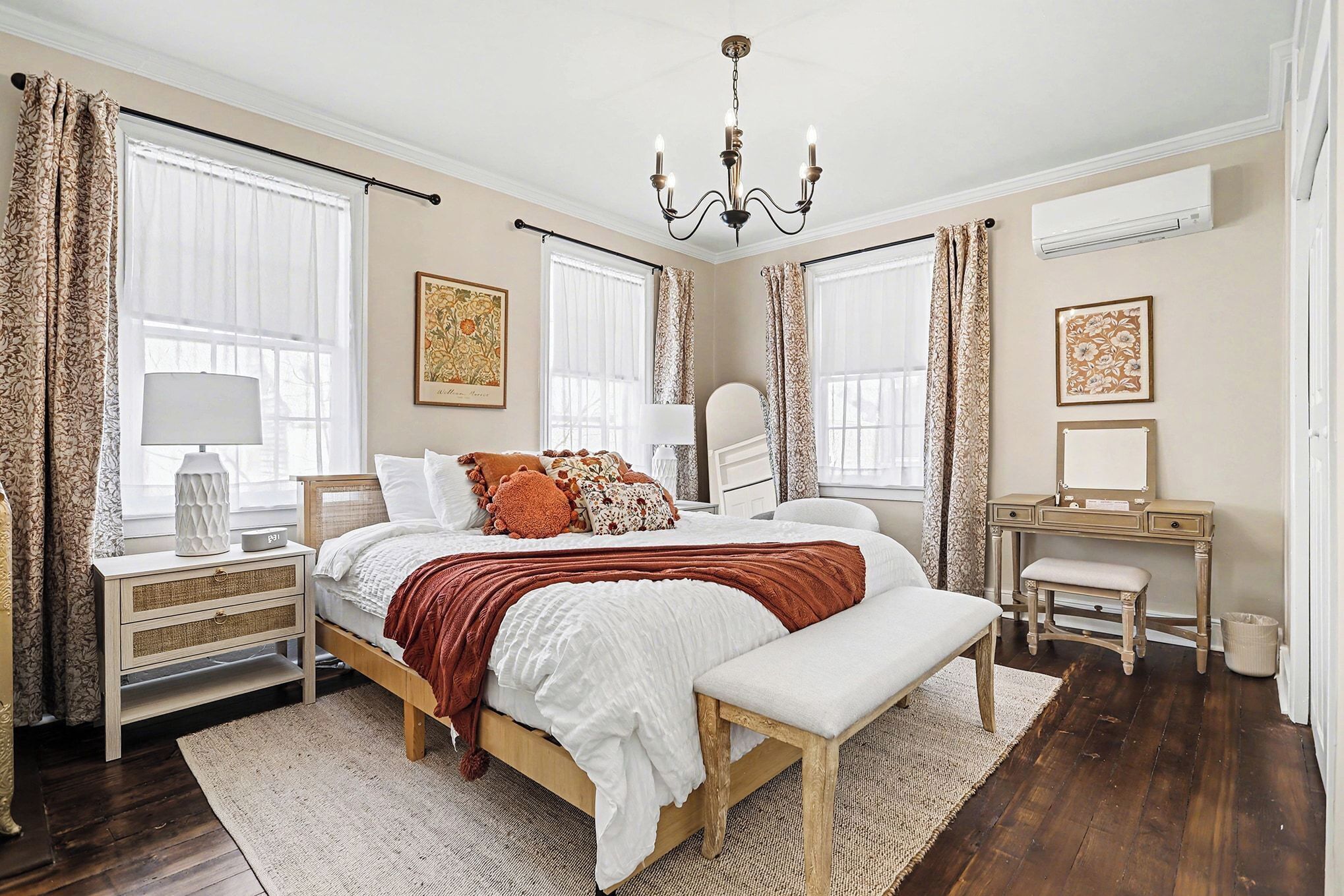 5 bedrooms, free WiFi, bed sheets