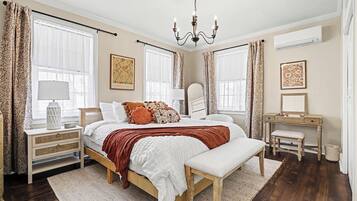 5 bedrooms, free WiFi, bed sheets