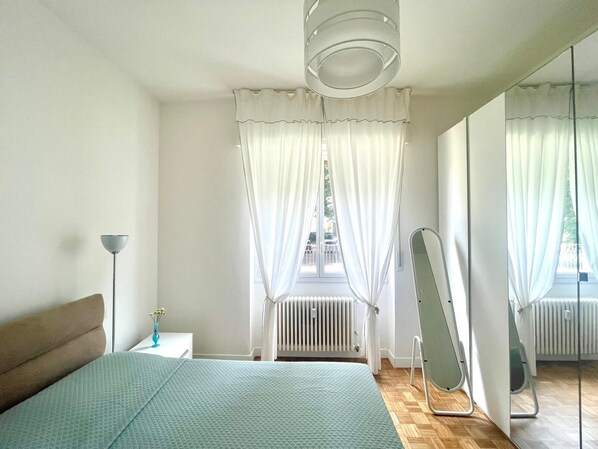 Iron/ironing board, WiFi, bed sheets - Cozy two-room apartment -- furnished, spacious and bright with easy parking (Gallarate)