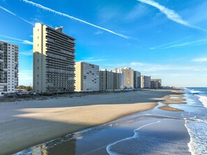 On the beach - Century One-2 Bedroom Condo with Incredible Ocean and Bay Views (Ocean City)
