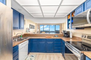 Fridge, microwave, oven, stovetop - Century One-2 Bedroom Condo with Incredible Ocean and Bay Views (Ocean City)